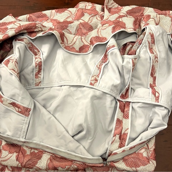 VINTAGE 1970s Maxi Dress Textured Leaf Print Collared Vtg 70s Hostess Gown - Picture 8 of 10